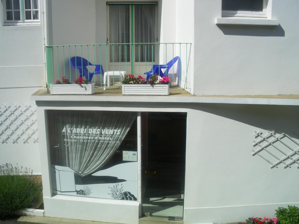 A L'Abri Des Vents Bed & Breakfast Saint-Jean-le-Thomas Oda fotoğraf